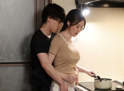Người mẹ kế nóng bỏng sung sướng bên con chồng