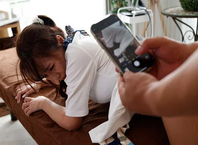Đang triệt lông mất kiểm soát đè ra chịch