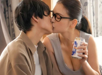 Anh chàng đau khổ vì bị cắm sừng được chị hàng xóm an ủi chân thành