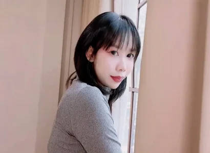 Cô nàng lồn múp xinh tươi tới thuê nhà rồi chén nhau với chủ